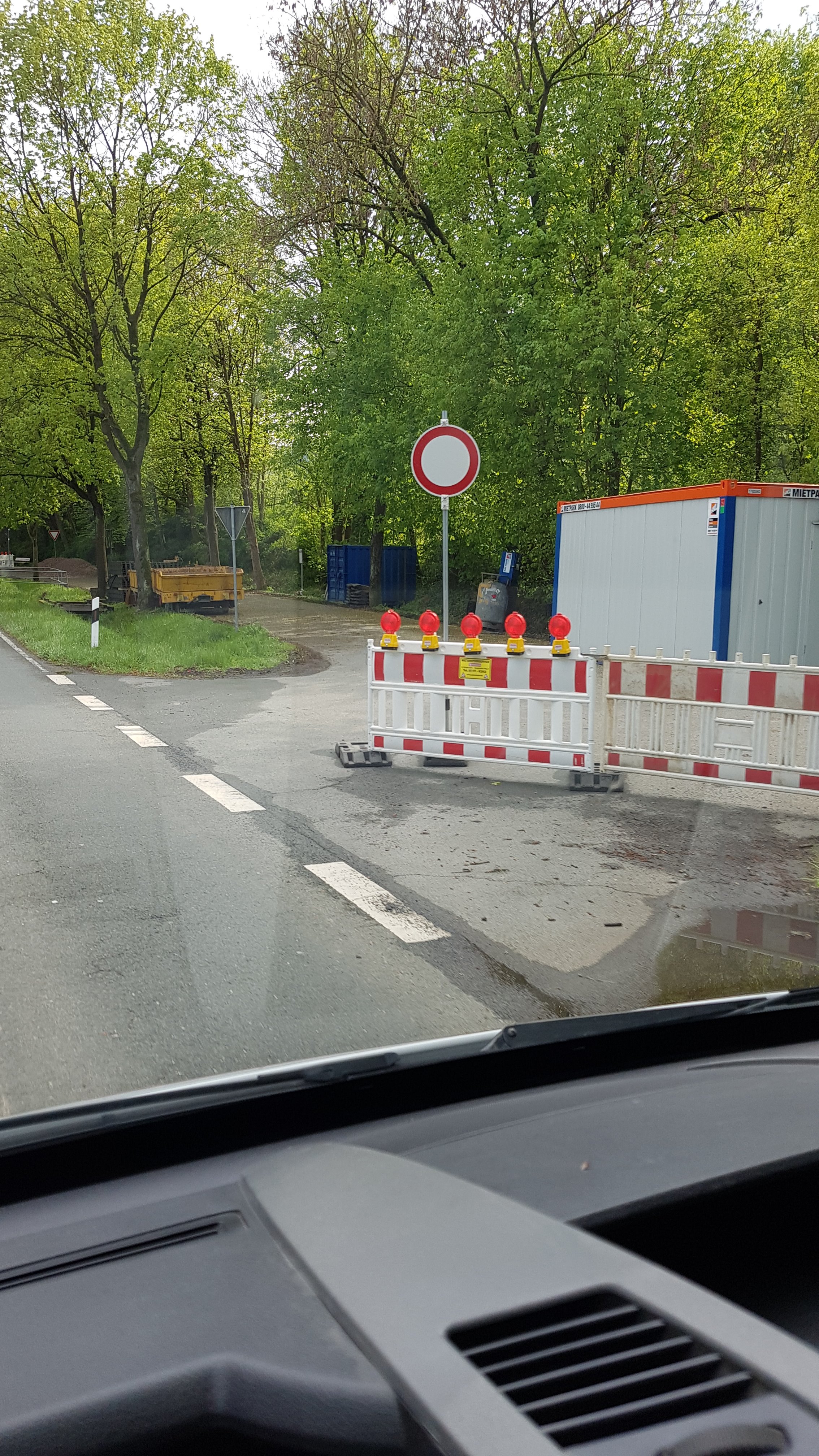 Parkplatz Hanebülten in FR Welsede bis 11.5.19 gesperrt